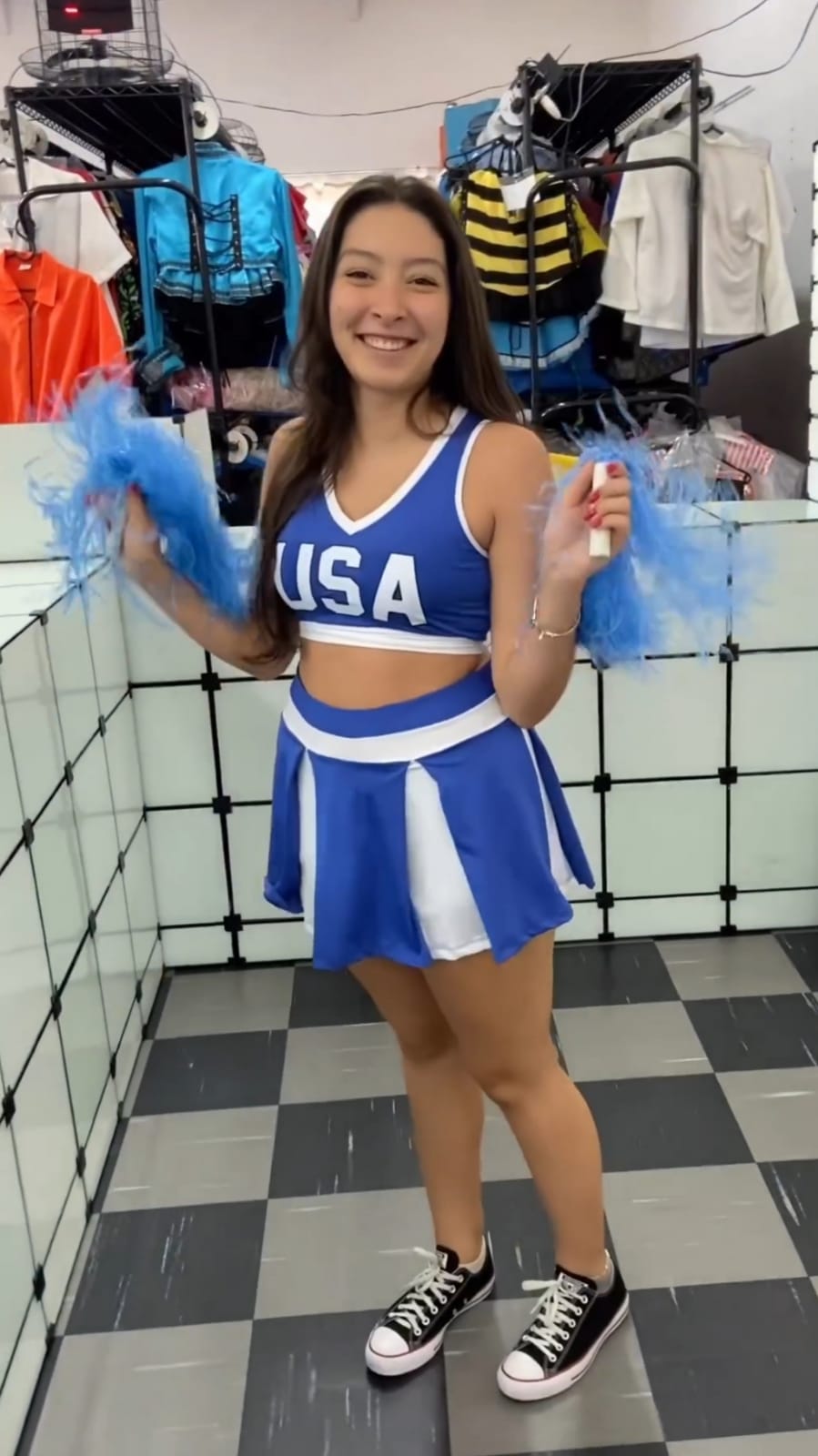 L�der de Torcida Top e Saia branca/azul